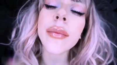 A sexy set of lips and a pretty face surely wouldn’t make you relapse right 🥹