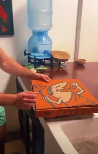 Pizza left behind at an AirBNB (IG: @wipcasm)