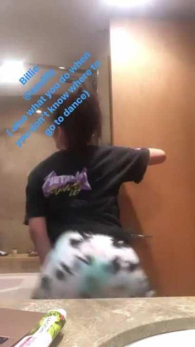 Sarah Shahi Twerk. Enjoy, mates