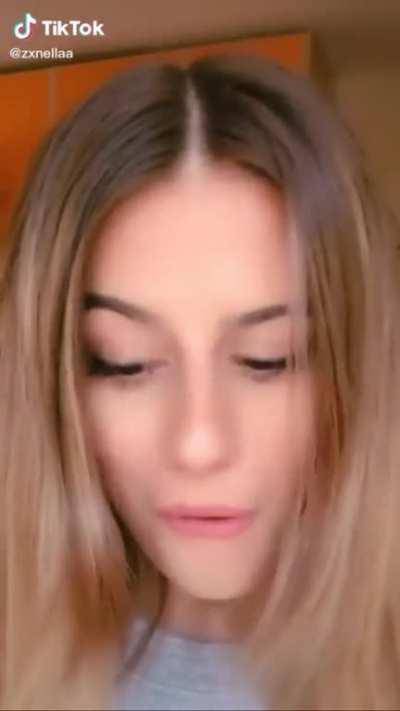 Samantha Zanella lingua👅