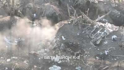 One vs. Six: Short Clip of Brave Ukrainian Soldier, Callsign “Godfather,” Defending His Position Against Six Russian Soldiers. He Later Fell in Battle. Rest in Peace, Warrior.