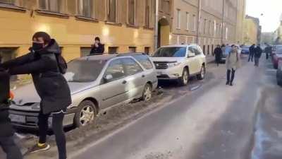 Anti-war protesters in Saint Petersburg confront Russian police attempting to arrest them.