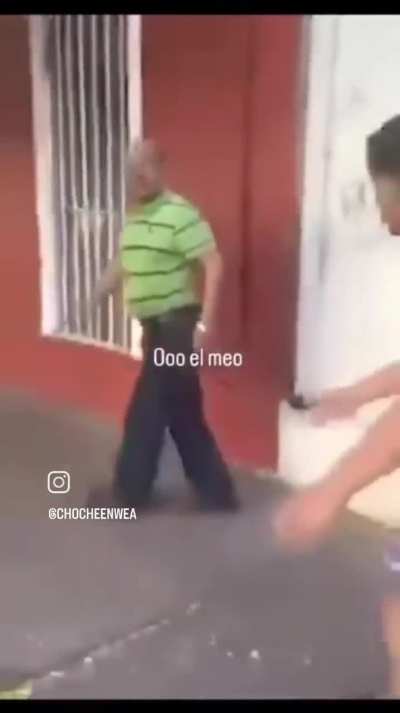 Hijo, por que ya no sales con tu amigo. El amigo :