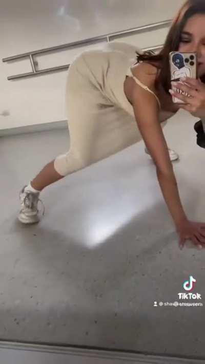 Look and tell me if you can see it 👀💦