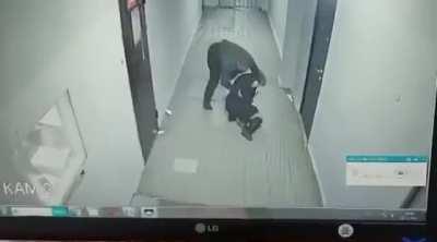 A drunken 44-year-old resident of Obninsk attacked two female police officers right in the police station.