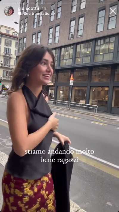 Showing some side b00b