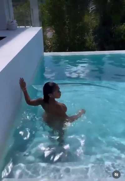 So much ass 🍑🍑😍😍