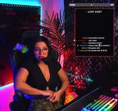 Julia totalement à l’aise