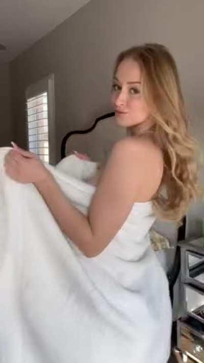 hope you're a fan of back dimples <3