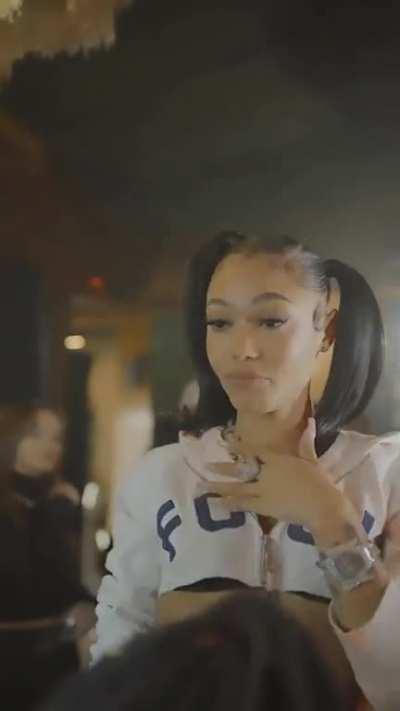 damn she glowin😩😩😩