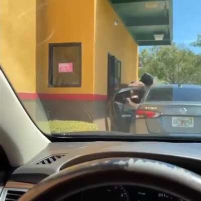 Group of women freakout at a Popeyes drive-thru