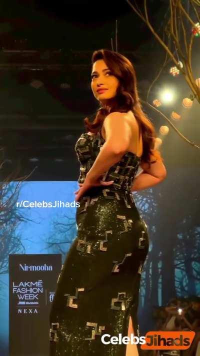 Tamanna Bhatia showing off her Juicy ass 🤤💦