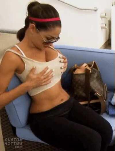 Want to make a hung bud cum for Nikki Bella