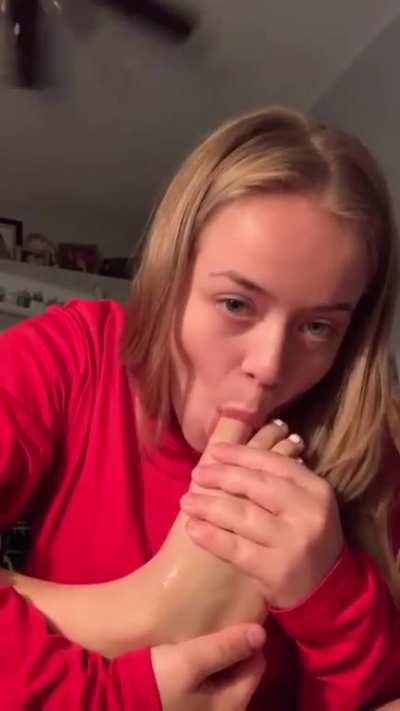 Do u guys like sloppy toe sucking? 🥺