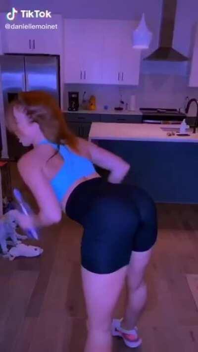 Summer Rae (Danielle Moinet)