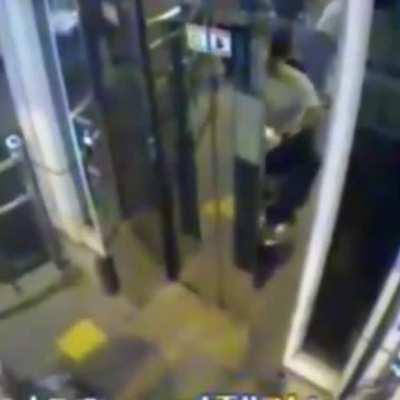 Hold the door..Hold the door