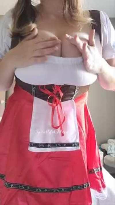 An obvious costume choice for a big titted European, but I hope a good one nonetheless 😉