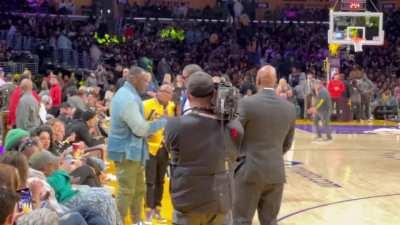 [Highlight] Shannon Sharpe and Tee Morant make peace after their earlier altercation!