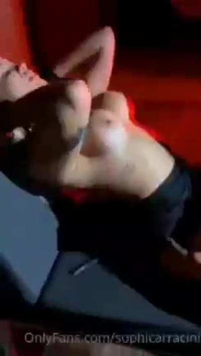 Sophia carracini e polonesa