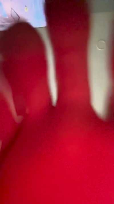 *giantess squishes everything in her sight * 