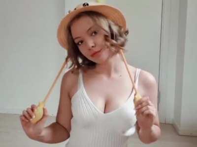 Hi there! Blessing your day with this cute hat! 👋💕(F25)