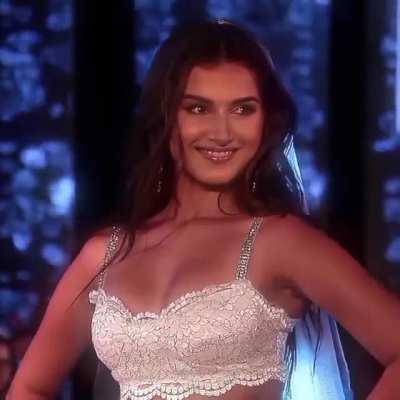 Never seen such a beautiful girl like Tara ❤️💗, she's all about love, love and love 🥰😍❤️💗