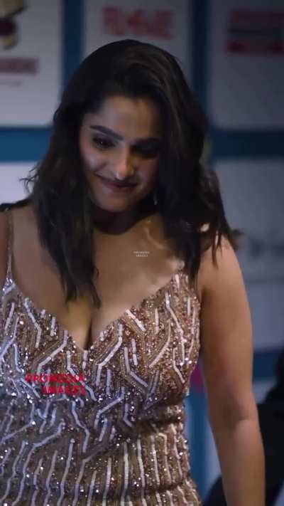 तुमचा बाबुराव प्रिया च्या boobs मधे टाकणार?