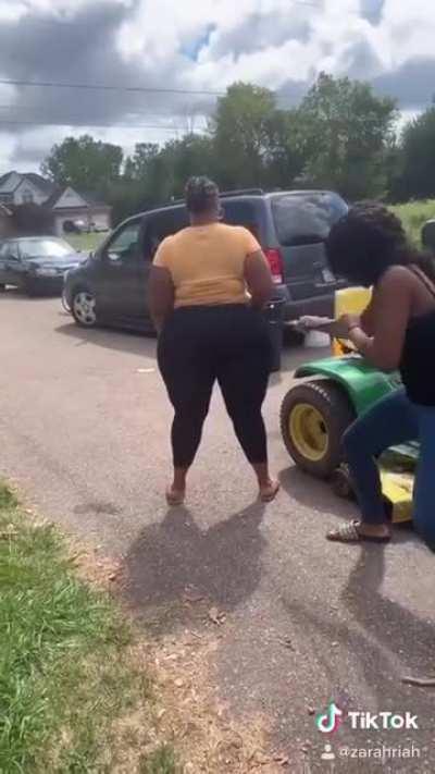 Please let’s make this a viral internet challenge 🤣