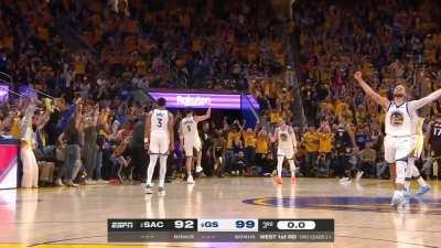 [Highlight] The Warriors show sublime ball movement that ends up in a Klay Thompson three-pointer Buzzer beater!