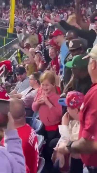 Kids steals Arraez home-run ball from the cycle and throws it back