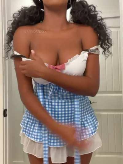 do you remember dorothy from the wizard of oz being this slutty?