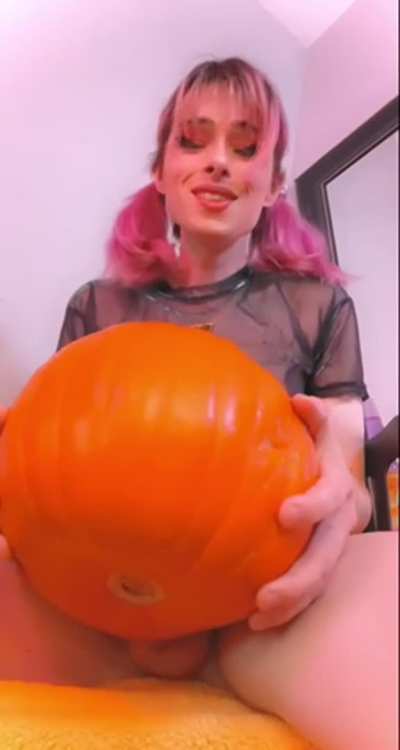 Fucking a pumpkin for Halloween. New kink unlocked.