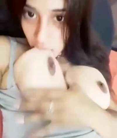 Hot babe showing her huge tits link in comment