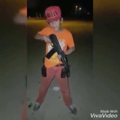 El Chon del Dorado (child soldier for CDS) singing Los Pasajes del Phoenix. He's the same kid that was singing El Makabelico in the car in an older video