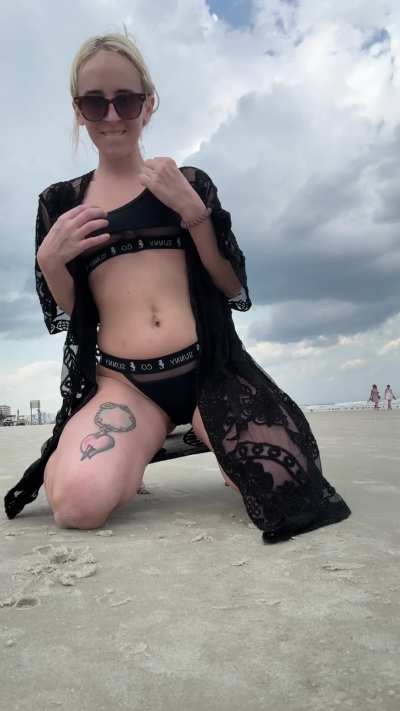 Flashing my titties on the beach just feels right 