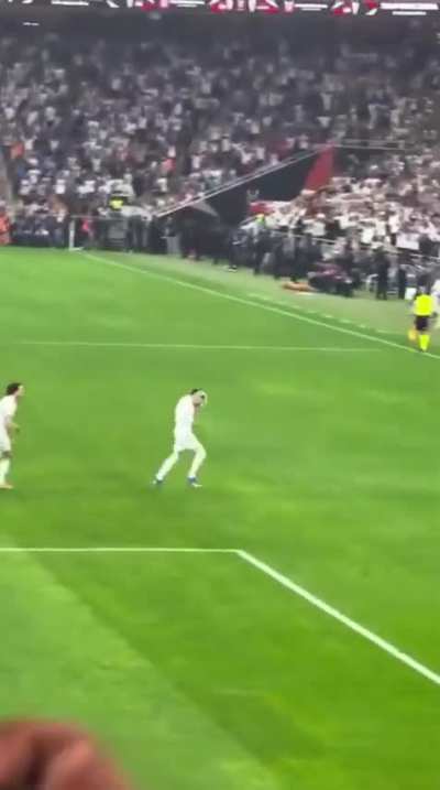 View from behind the goal of Valverde's free kick against Atlético