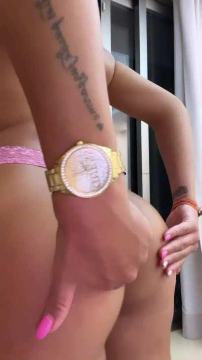 Why my ass bigger than my pants