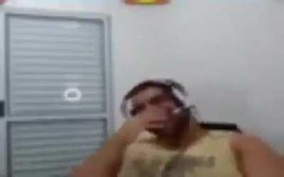 beelce cuando ve cualquier meme