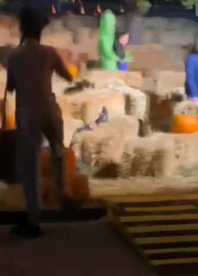 *halloween theme intensifies*