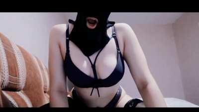 are your hands strong enough to squeeze my ass while jumping on top of you?