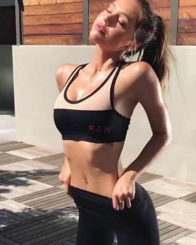 Alexis Ren (@alexisren)