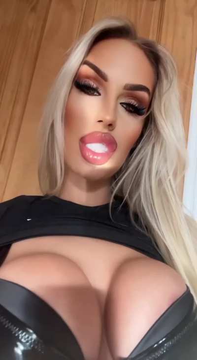 Do I look like a good bimbo slut? Promise, I'll behave.