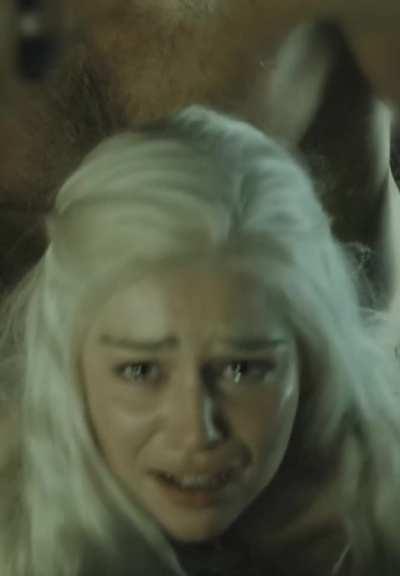 Emilia Clarke letting you stay & watch. What would you do? (4k/60fps)