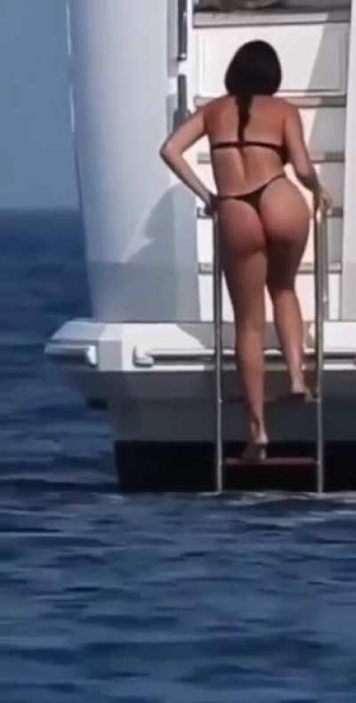 Bikini 👙 and the sea, this is what Georgina needs 🔥🍑