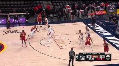 [Highlight] Morris sends McCollum stumbling and hits the midrange