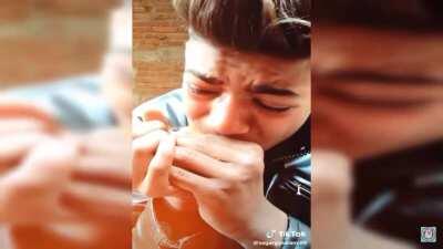 Depois de uma semana tranquila sem lives, hoje esse verme volta.