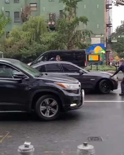 Car Evades Police in NYC