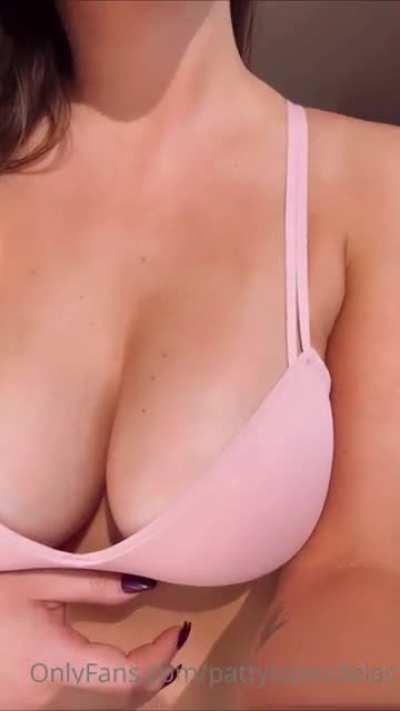 Que se deje ver el tattoo