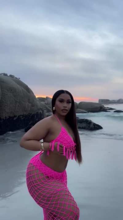 👙Lluvia at the beach 🏖️