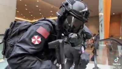 Anyone know what gear this is? Specifically the 3rd and last guy